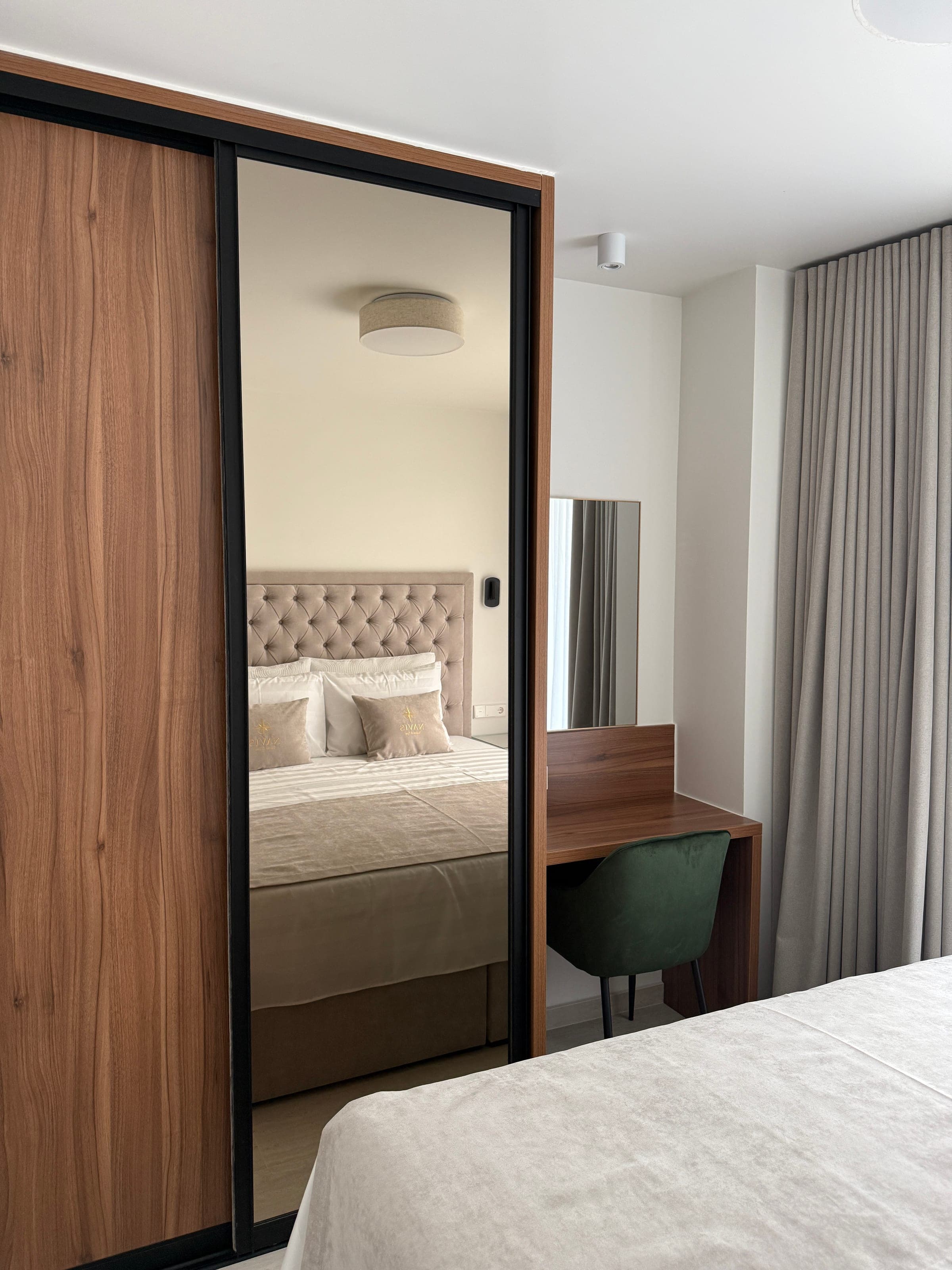 Suite N°5 con vista frontale sul mare e una camera da letto