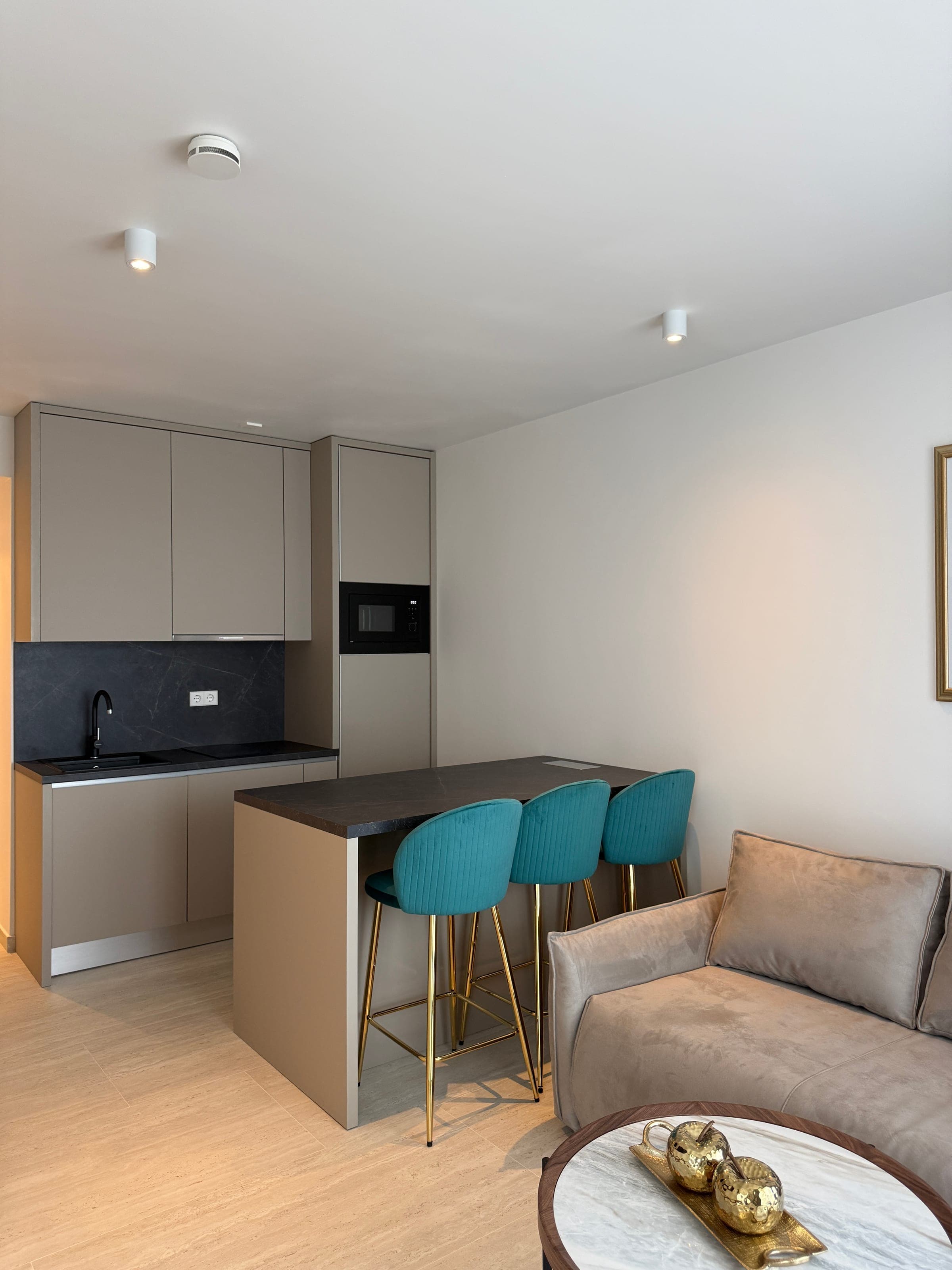 Suite N°5 con vista frontale sul mare e una camera da letto